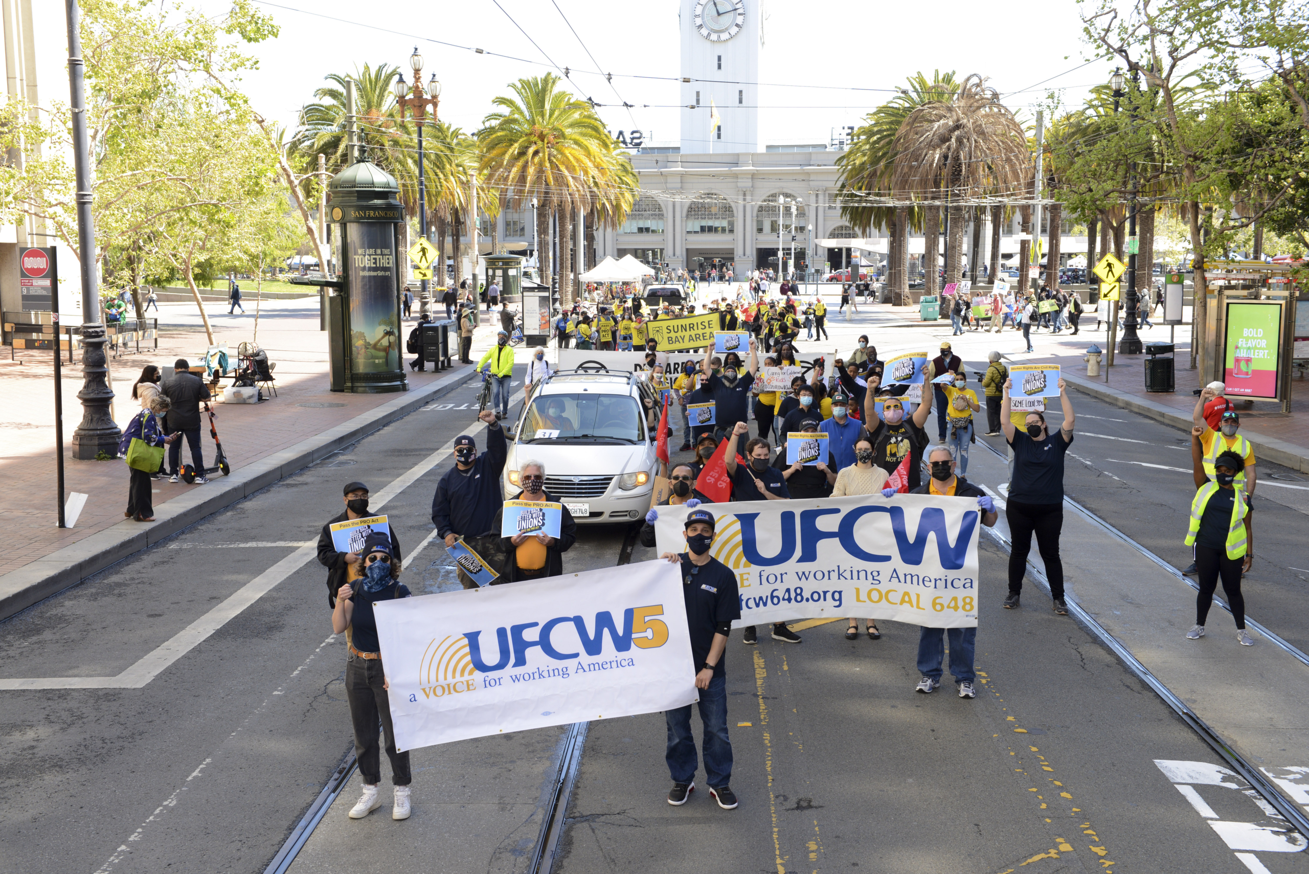 UFCW5 members conducting a rally